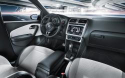 VOLKSWAGEN CROSSPOLO interior