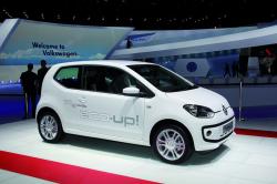 VOLKSWAGEN ECO-UP blue