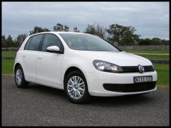 VOLKSWAGEN GOLF white