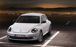 VOLKSWAGEN NEW BEETLE white