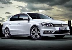 VOLKSWAGEN PASSAT white