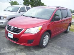 VOLKSWAGEN ROUTAN red