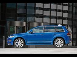 VOLKSWAGEN TOUAREG blue