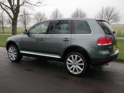 VOLKSWAGEN TOUAREG green