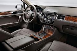 VOLKSWAGEN TOUAREG interior