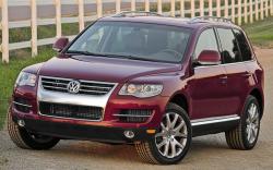 VOLKSWAGEN TOUAREG red