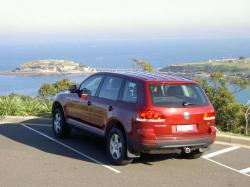 VOLKSWAGEN TOUAREG red