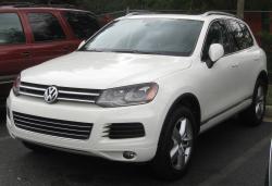 VOLKSWAGEN TOUAREG white