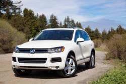 VOLKSWAGEN TOUAREG white