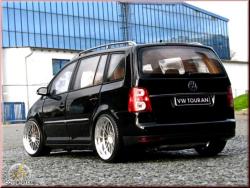 VOLKSWAGEN TOURAN black