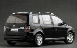 VOLKSWAGEN TOURAN black