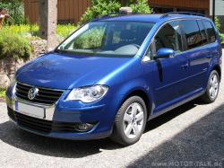 VOLKSWAGEN TOURAN blue