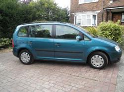 VOLKSWAGEN TOURAN green