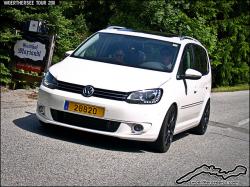 VOLKSWAGEN TOURAN white