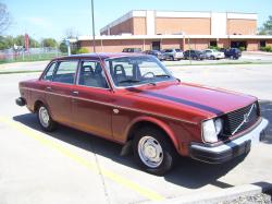 VOLVO 240 red