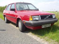 VOLVO 340 red