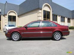 VOLVO S80 red