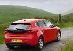 VOLVO V 40 red