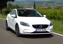 VOLVO V 40 white