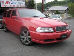 VOLVO V 70 red