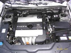 VOLVO V40 engine