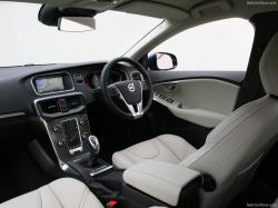 VOLVO V40 interior