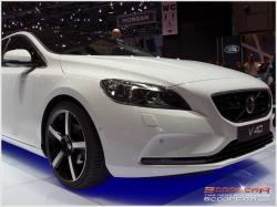 VOLVO V40 white