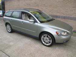 VOLVO V50 green