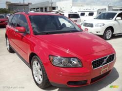 VOLVO V50 red