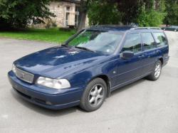 VOLVO V70 blue