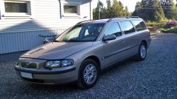 VOLVO V70 brown