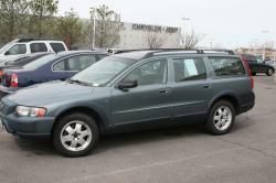 VOLVO V70 green