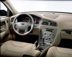 VOLVO V70 interior