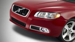 VOLVO V70 red