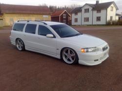 VOLVO V70 white