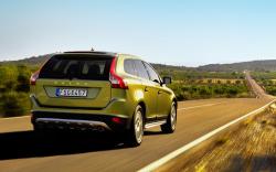 VOLVO XC60 green