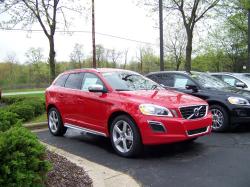 VOLVO XC60 red