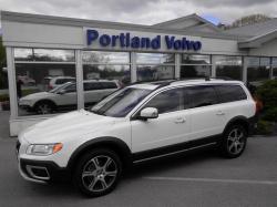 VOLVO XC70 white