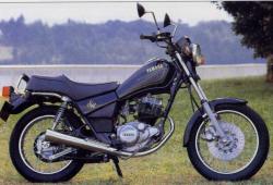 YAMAHA 125 SR green