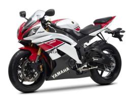 YAMAHA 600 R6 red