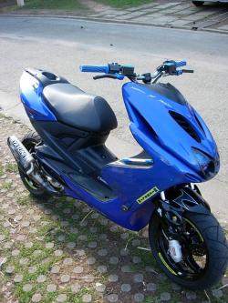 YAMAHA AEROX blue