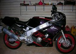 YAMAHA FZR 600 black