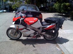 YAMAHA FZR 600 red