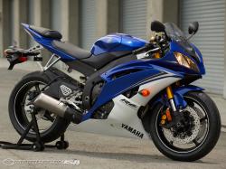 YAMAHA R6 blue