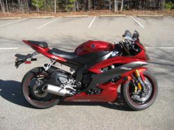 YAMAHA R6 red