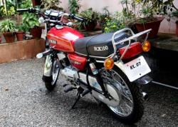 YAMAHA RX 100 red