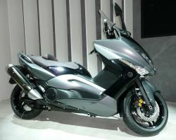 YAMAHA TMAX green