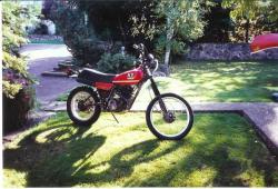 YAMAHA XR 250 red