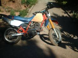 YAMAHA XT 250 red