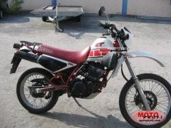 YAMAHA XT 350 red